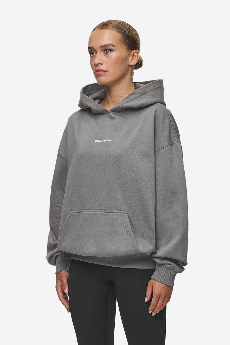 Pegador Clarita Logo Oversized Hoodie Washed Deep Grey White Gum Jubiläumsangebot