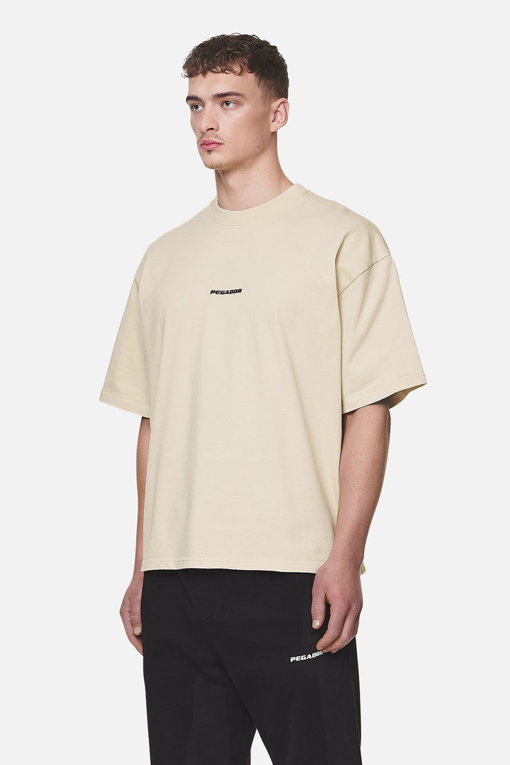 Pegador Logo Boxy Tee Washed Desert Sand Black Gum Große Rabatte