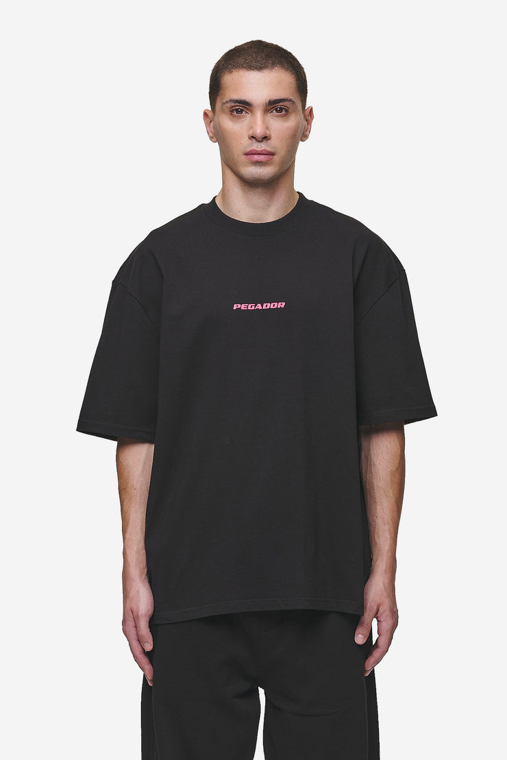 Pegador Colne Logo Oversized Tee Washed Black Virtual Pink Meist gekauft