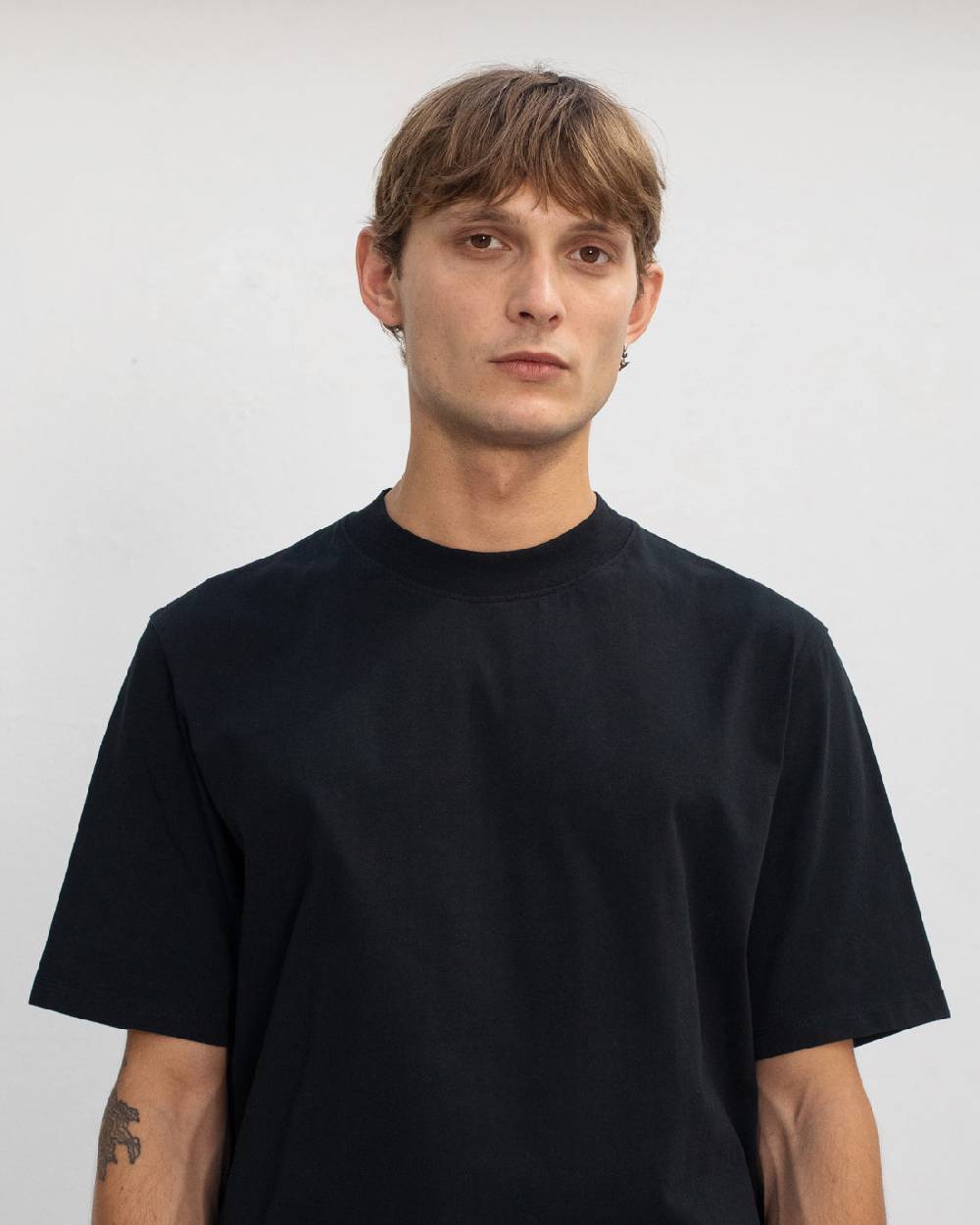 Rotholz Basic T-Shirt mit breitem Kragen Bio Baumwolle - Schwarz Räumungsverkauf