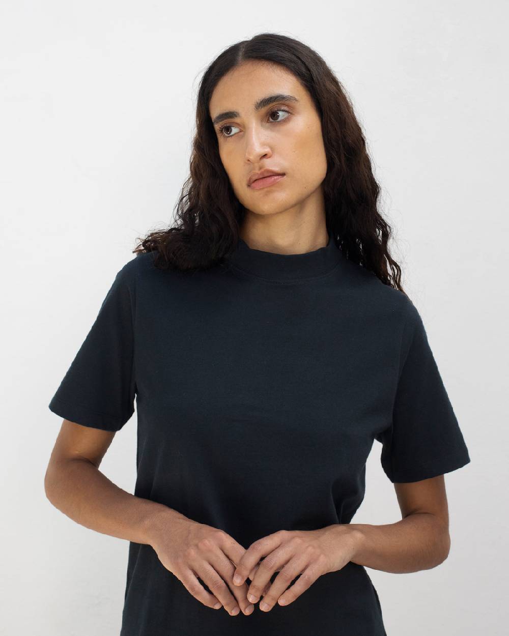Rotholz Basic T-Shirt mit breitem Kragen Bio Baumwolle - Schwarz Nur für heute
