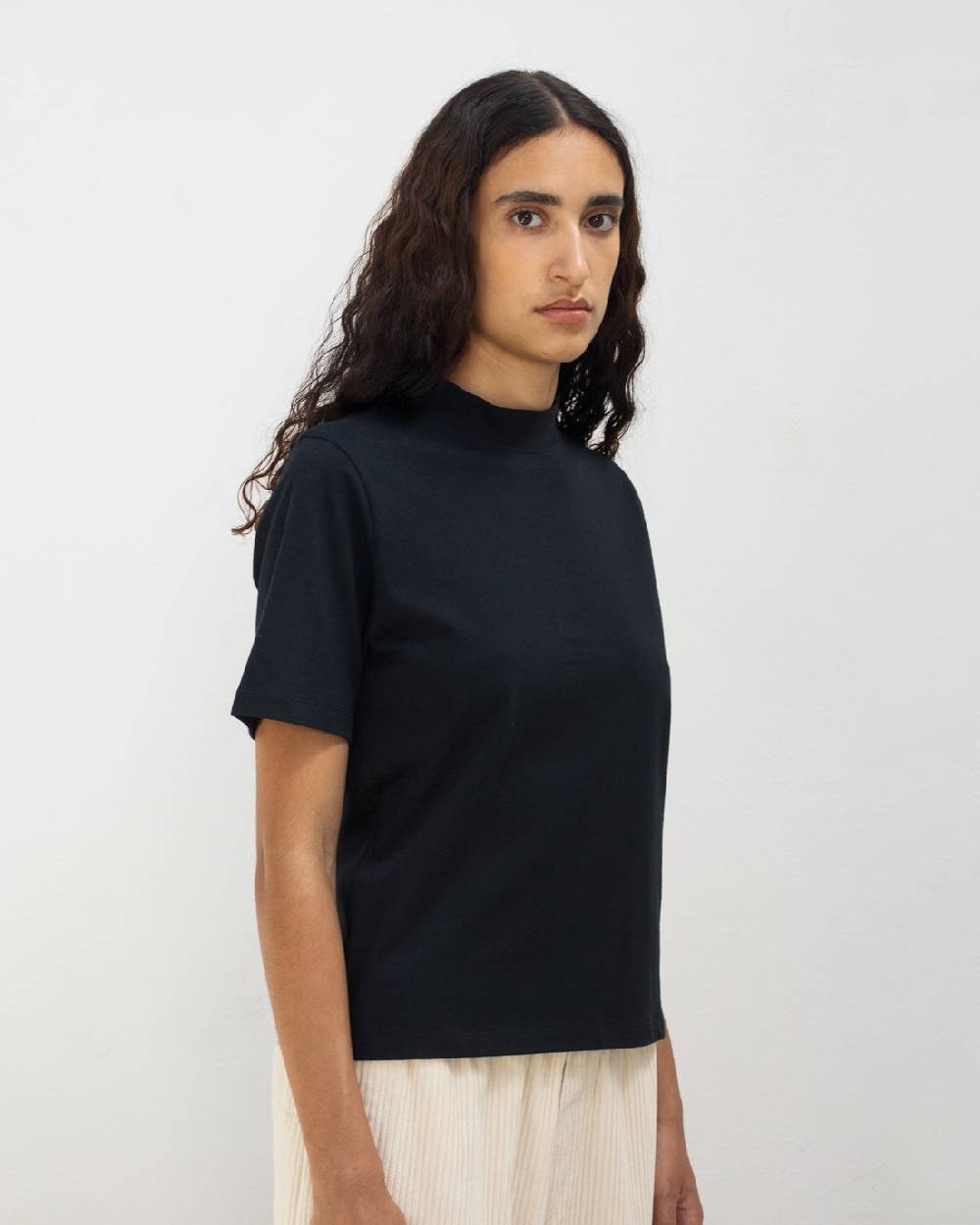 Rotholz Basic T-Shirt mit breitem Kragen Bio Baumwolle - Schwarz Nur für heute