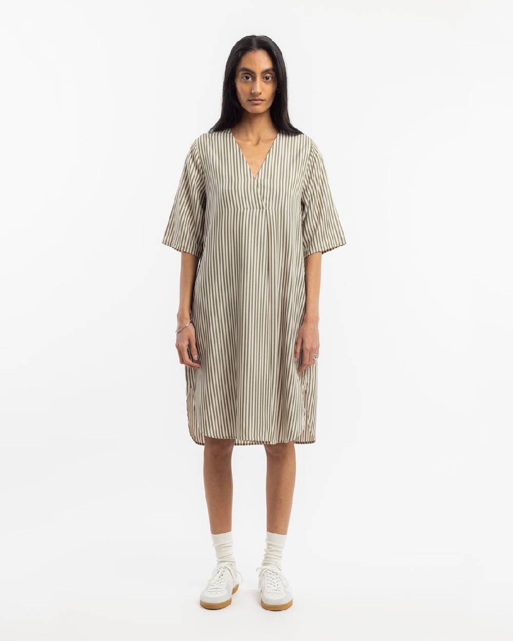 Rotholz Kaftan Kleid aus Lyocell - Oliv Gestreift Limitierter Zeitrabatt